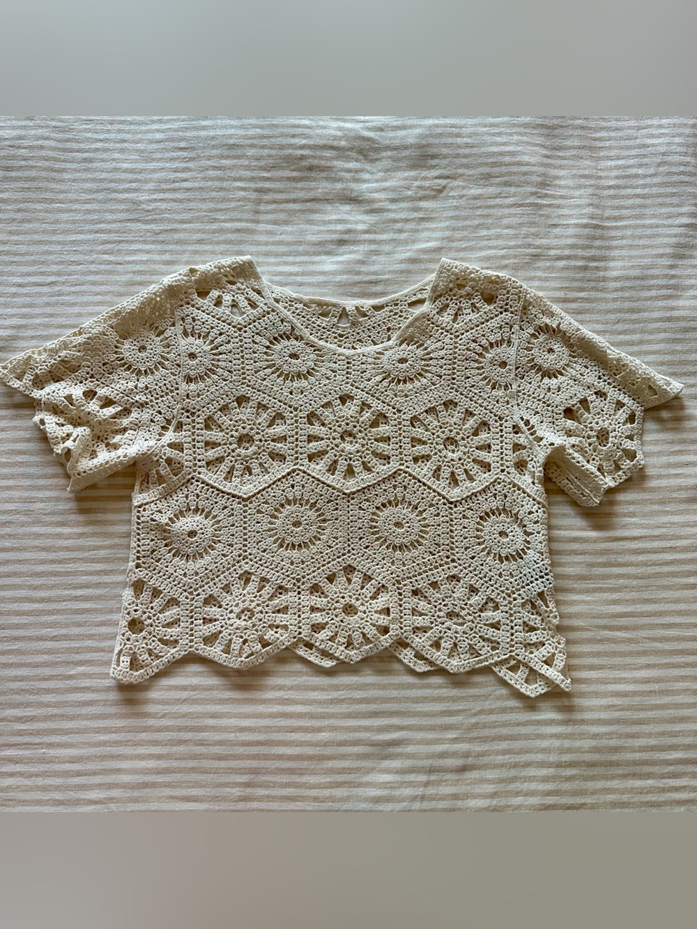 cream lacy cotton pullover top / sz med